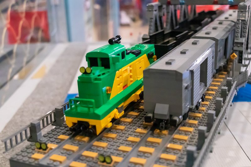 Tente Expo 2024 tren 2 Encontrar Piezas Tente